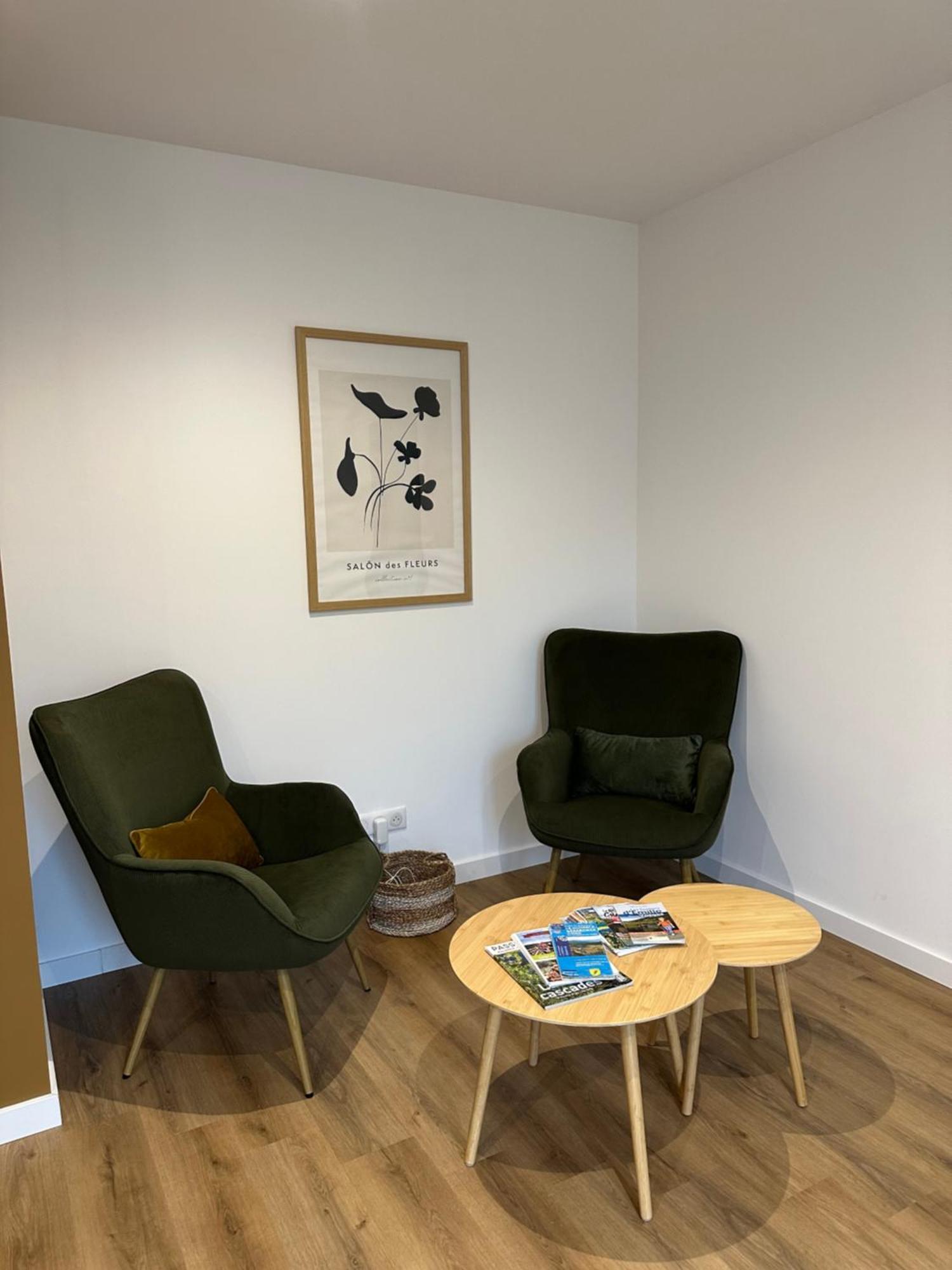 Appartement De La Gare เรเมียร์มอง ภายนอก รูปภาพ