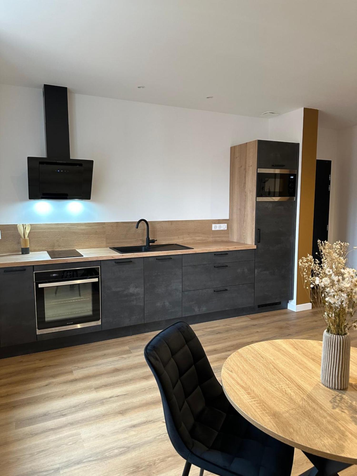 Appartement De La Gare เรเมียร์มอง ภายนอก รูปภาพ