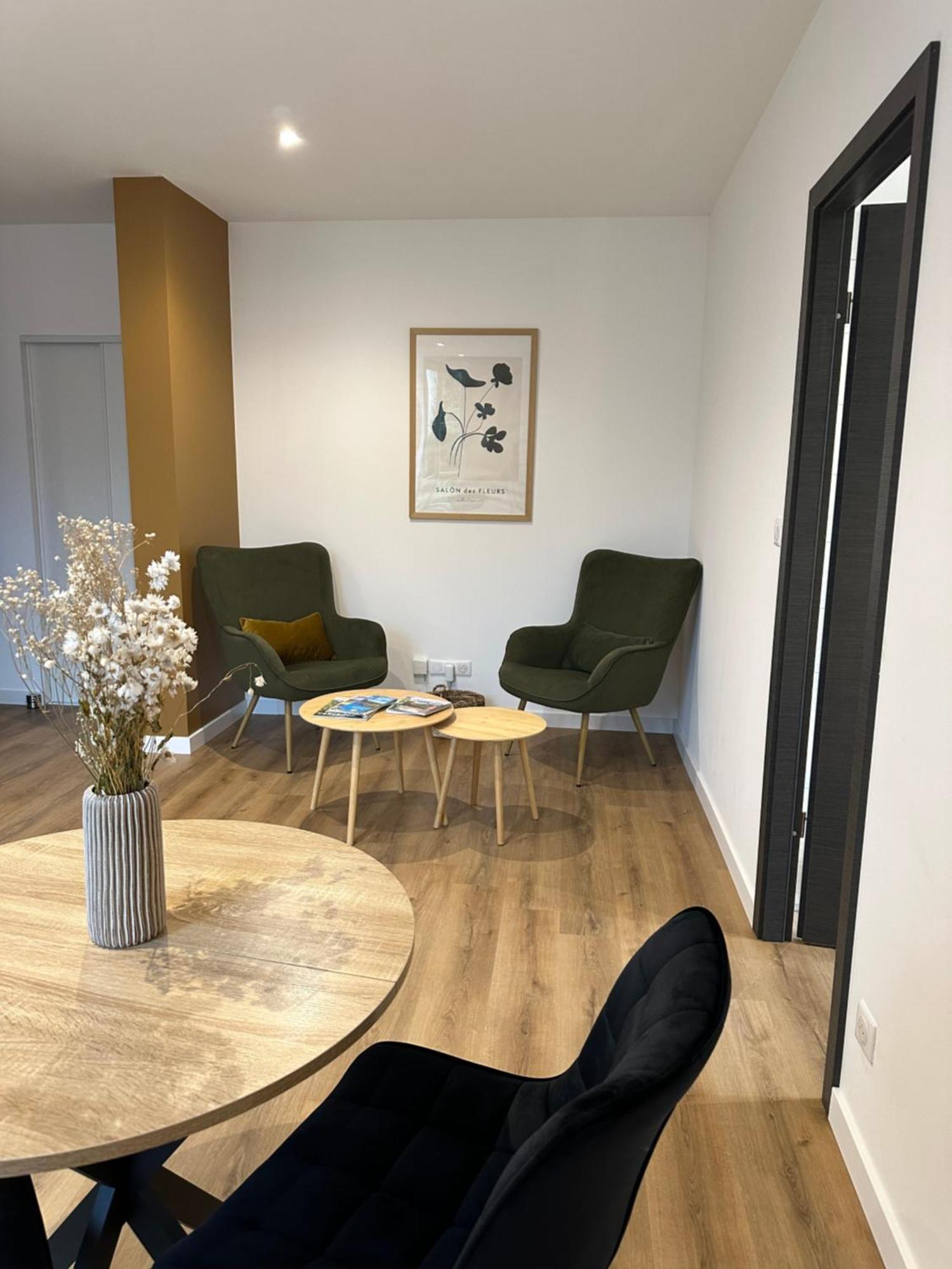 Appartement De La Gare เรเมียร์มอง ภายนอก รูปภาพ