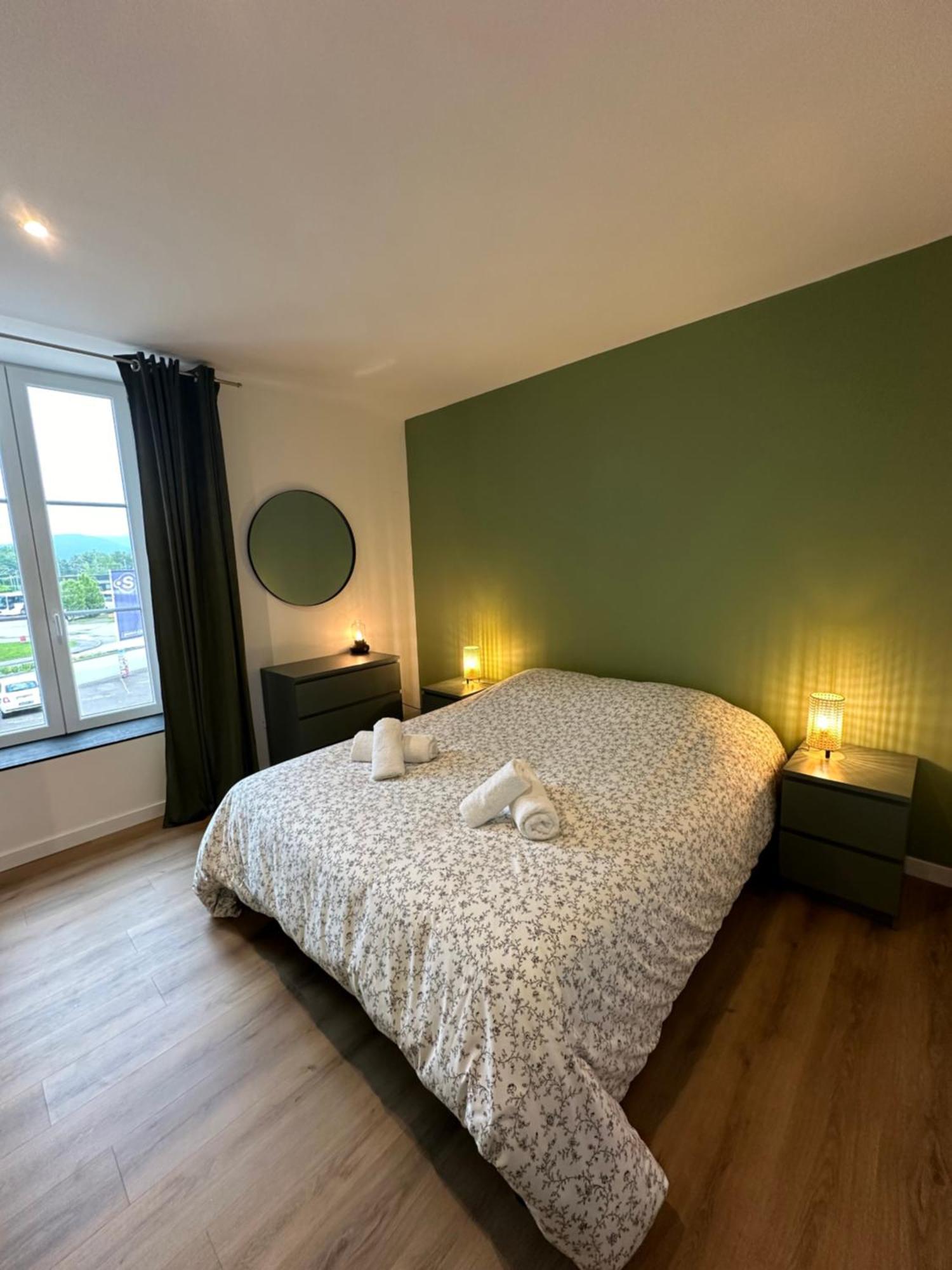 Appartement De La Gare เรเมียร์มอง ภายนอก รูปภาพ