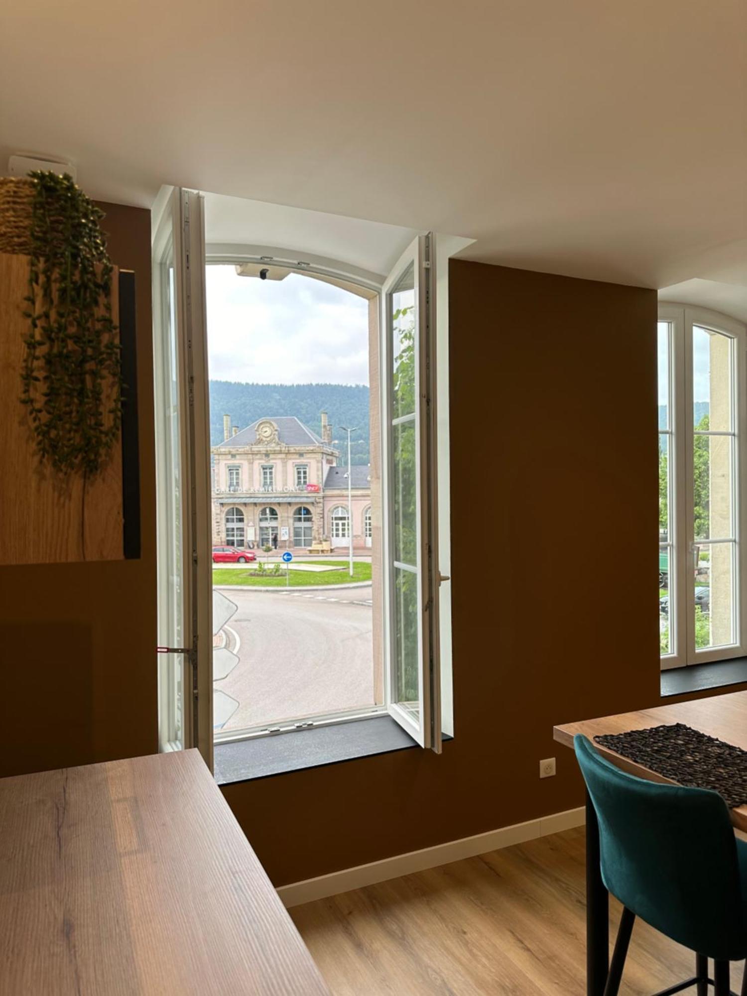 Appartement De La Gare เรเมียร์มอง ภายนอก รูปภาพ