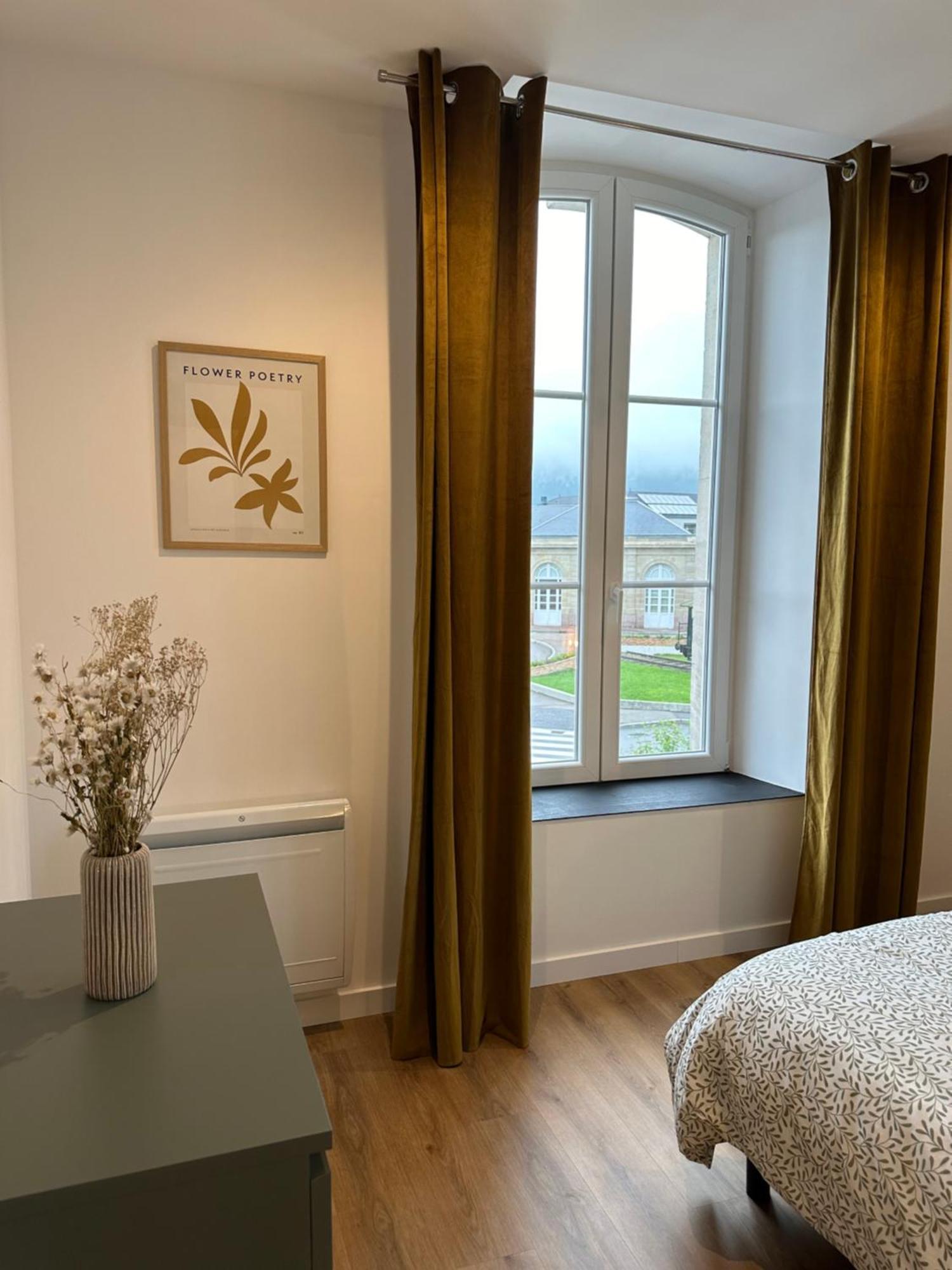 Appartement De La Gare เรเมียร์มอง ภายนอก รูปภาพ