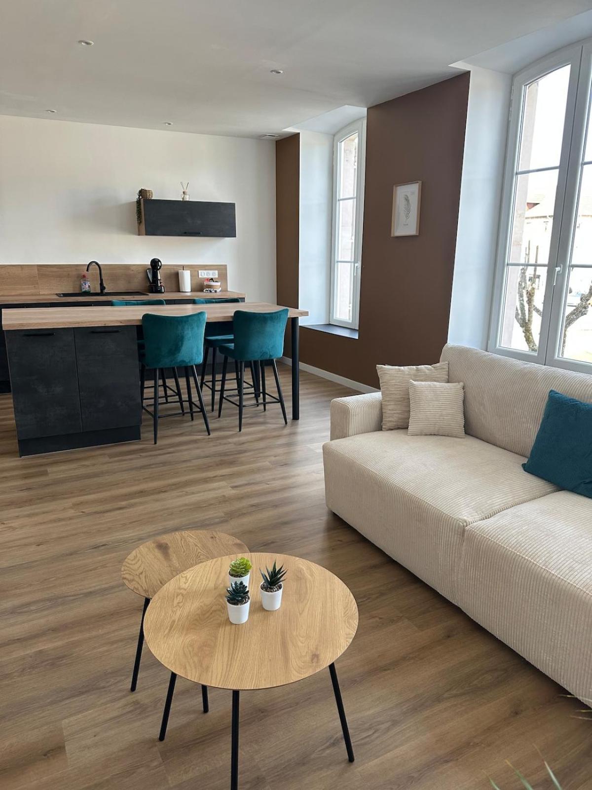 Appartement De La Gare เรเมียร์มอง ภายนอก รูปภาพ